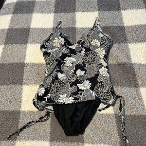 Sz 16 Womens Swimsuit
